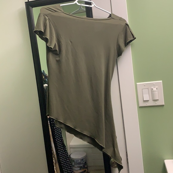 Green asymmetric shirt - Picture 2 of 3